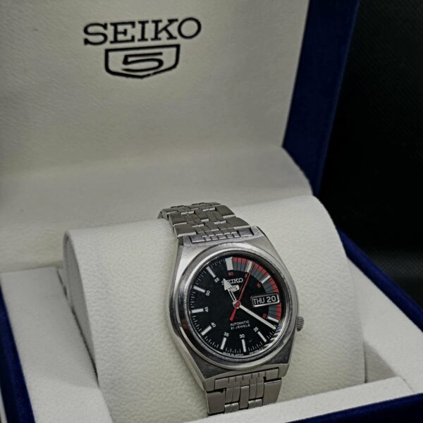 2026/07/5865-scaled.jpg Seiko 5 Speed Racer (SNK375K1)