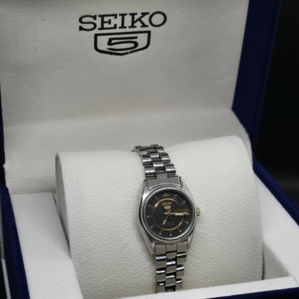 2026/07/5886-scaled.jpg Seiko 5 Automatic Black Dial with Gold Accents