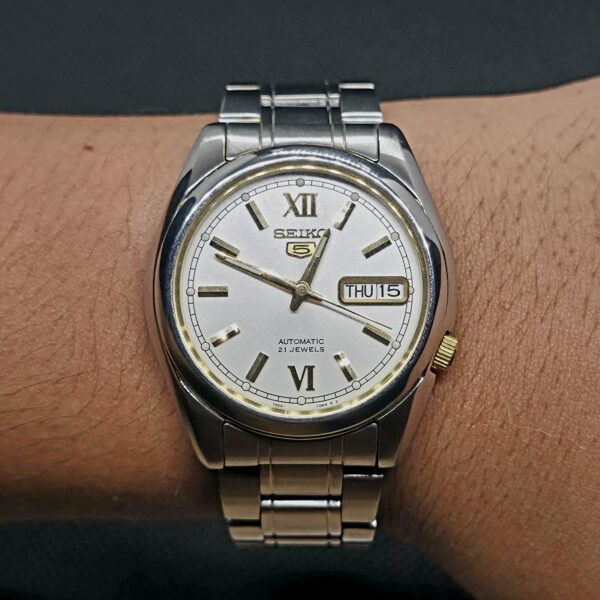 2026/08/5835-scaled.jpg Seiko 5 SNKL57K